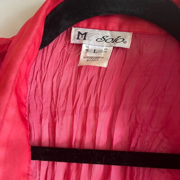 blouse red sexy. Variegated color ob red. Red beading scattered on front - Picture 5 of 6